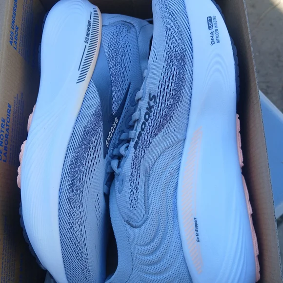 Brooks Women's Gray Running Shoes - Picture 8 of 11